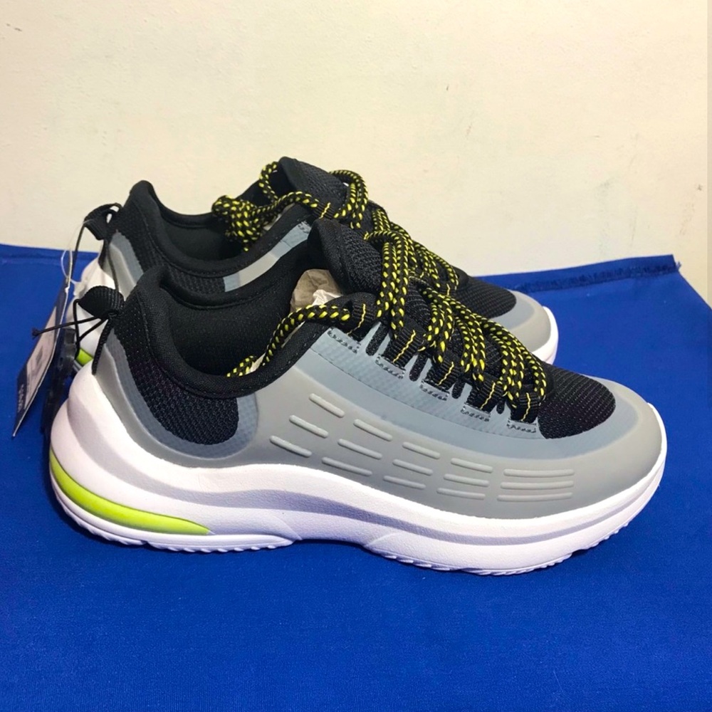ATHLETIC WORKS SNEAKERS BOY SIZE 13
